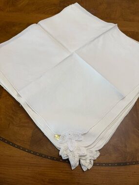 Set of 12 White Linen Napkins with Lace Corner Detail